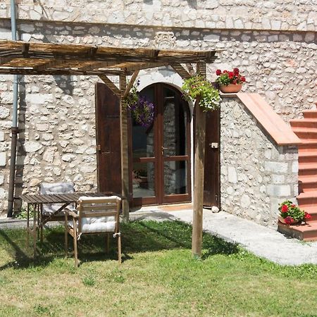 Agriturismo La Commenda-Adults Only กาสเชีย ภายนอก รูปภาพ